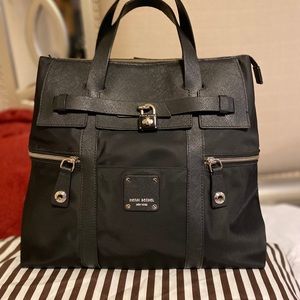 Henri bendel black jetsetter